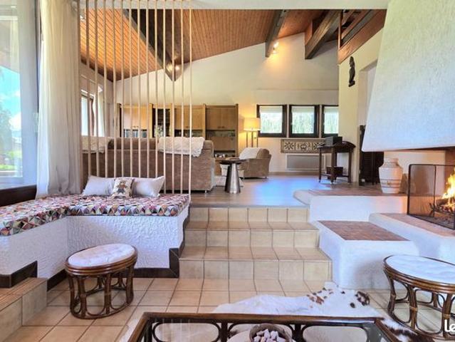 Villa 8 pièces 210 m²