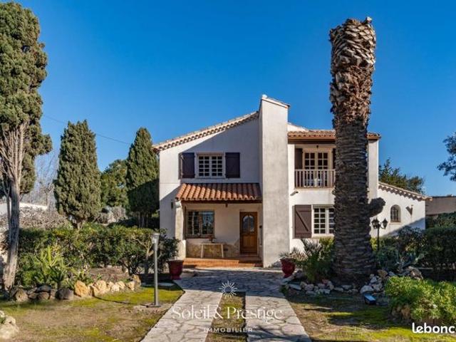 Villa 8 pièces 210 m²