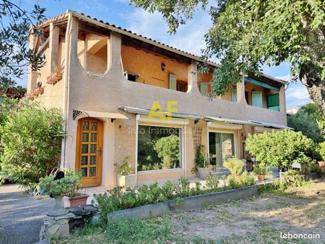 Villa 8 pièces 210 m²
