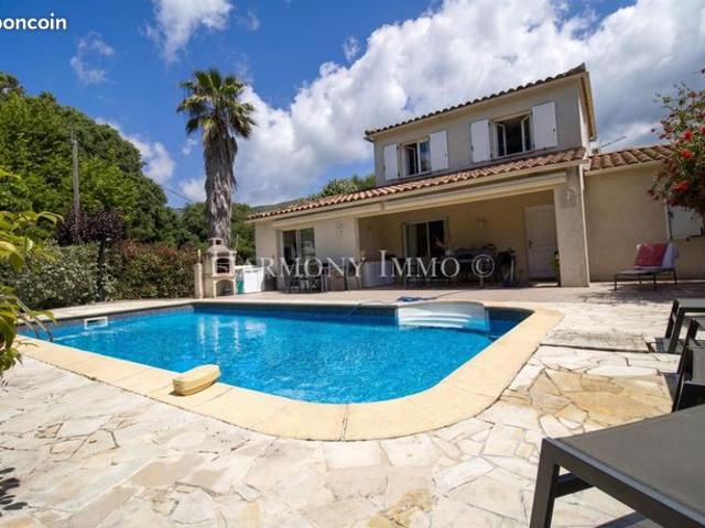 Villa 8 pièces 210 m²