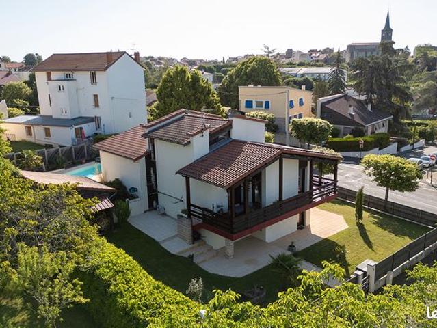 Villa 8 pièces 211 m²