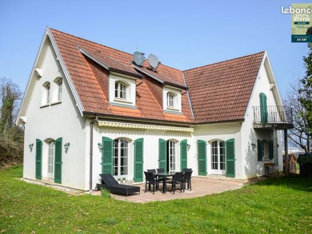 Maison 8 pièces 211 m²