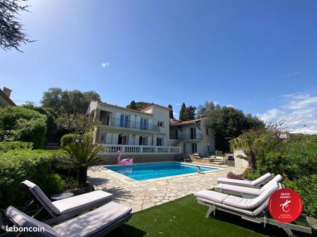 Villa 8 pièces 214 m²