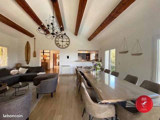 Villa 8 pièces 214 m²