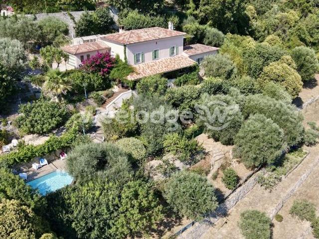 Villa 8 pièces 214 m²