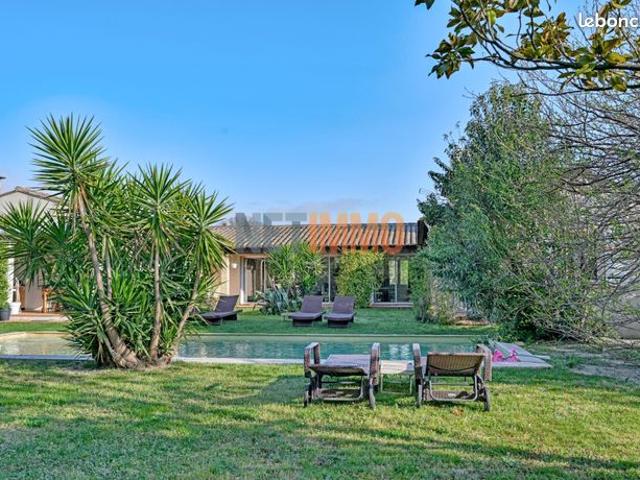 Villa 8 pièces 215 m²