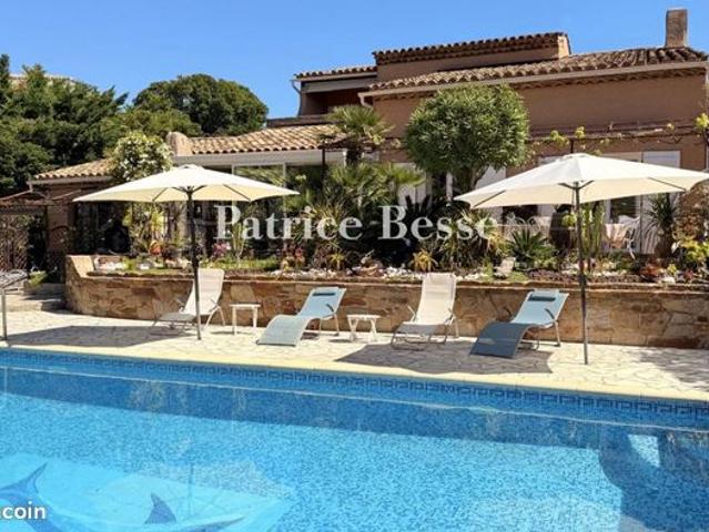 Villa 8 pièces 215 m²