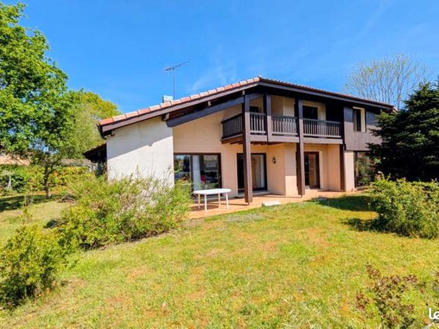 Villa 8 pièces 215 m²