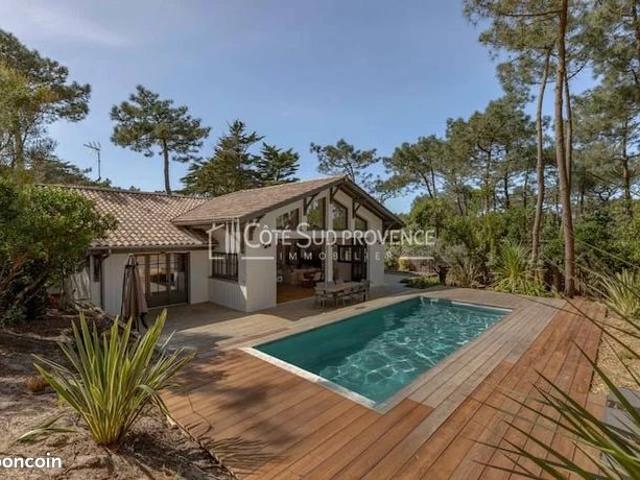 Villa 8 pièces 215 m²