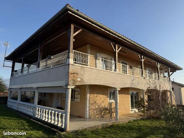 Villa 8 pièces 215 m²