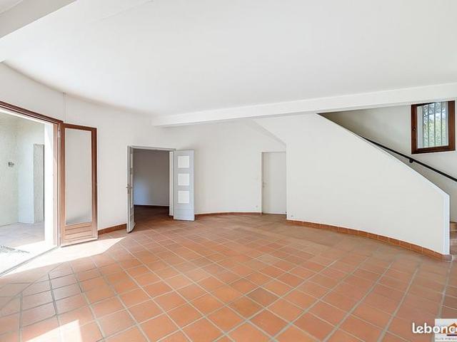 Villa 8 pièces 216 m²