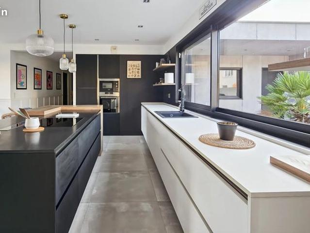 Villa 8 pièces 216 m²