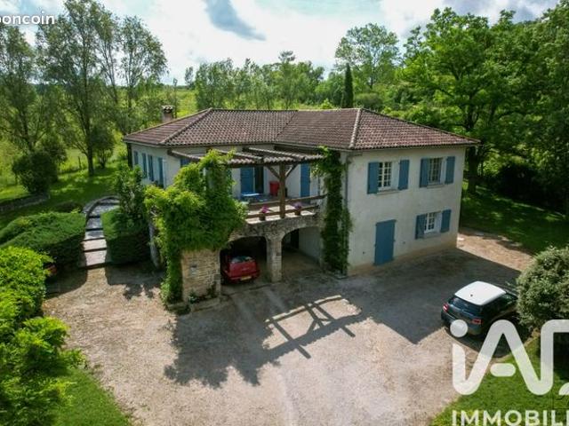 Villa 8 pièces 216 m²