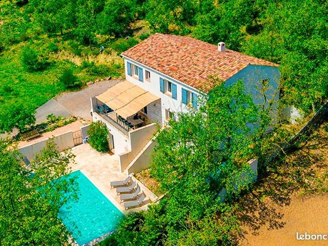 Villa 8 pièces 216 m²