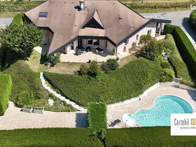 Villa 8 pièces 216 m²