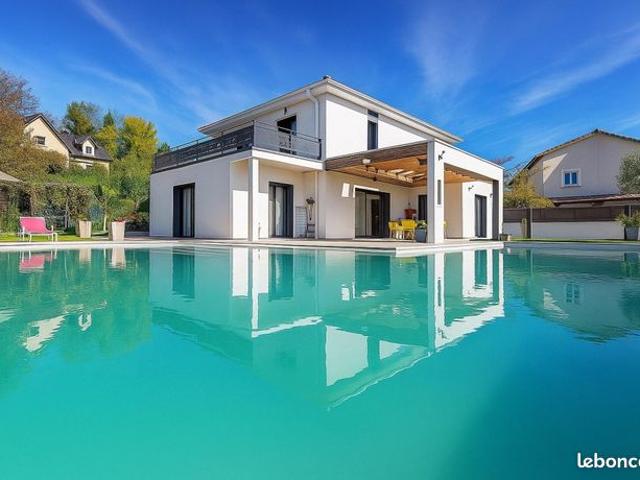 Villa 8 pièces 217 m²