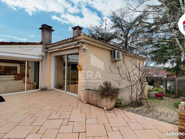 Villa 8 pièces 218 m²