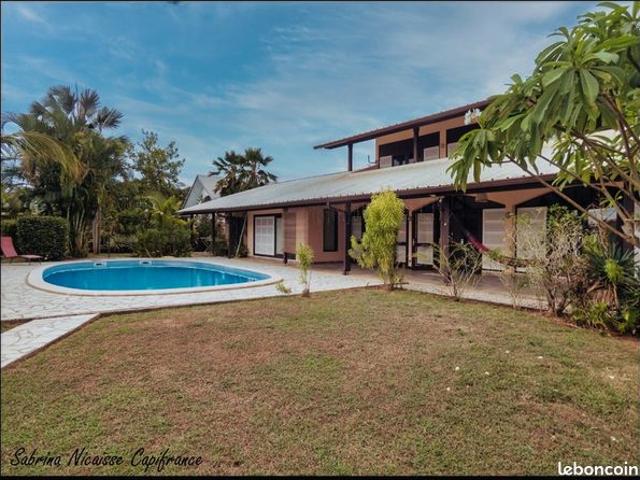 Villa 8 pièces 220 m²