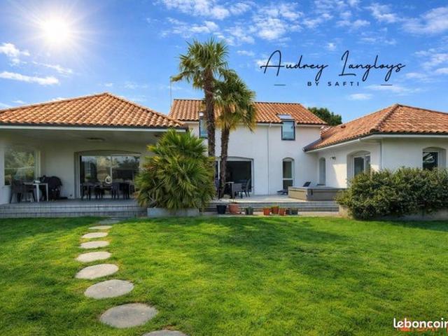Villa 8 pièces 220 m²