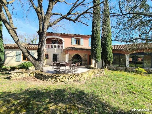 Villa 8 pièces 220 m²
