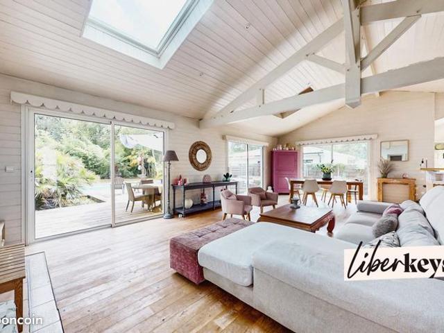 Villa 8 pièces 220 m²