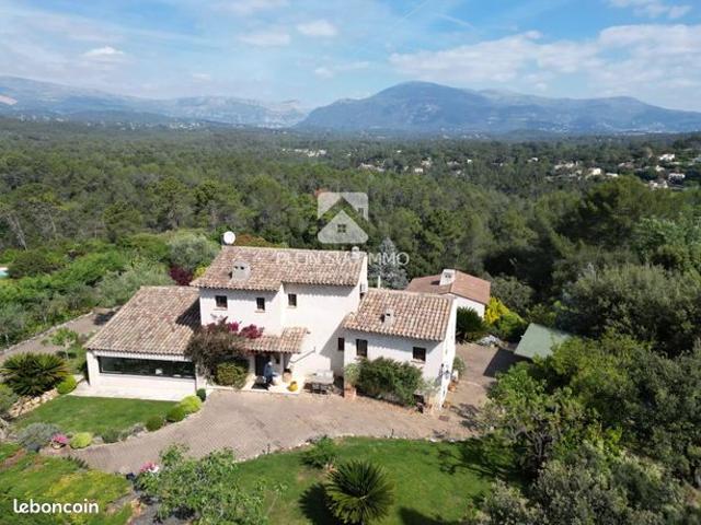 Villa 8 pièces 220 m²