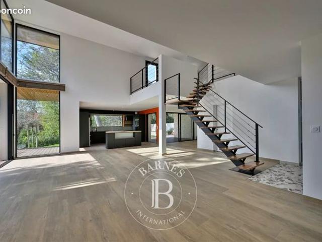 Villa 8 pièces 220 m²