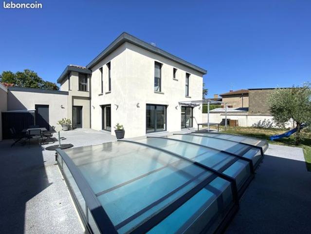 Villa 8 pièces 220 m²