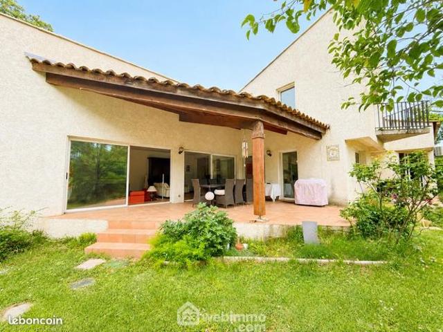 Villa 8 pièces 220 m²