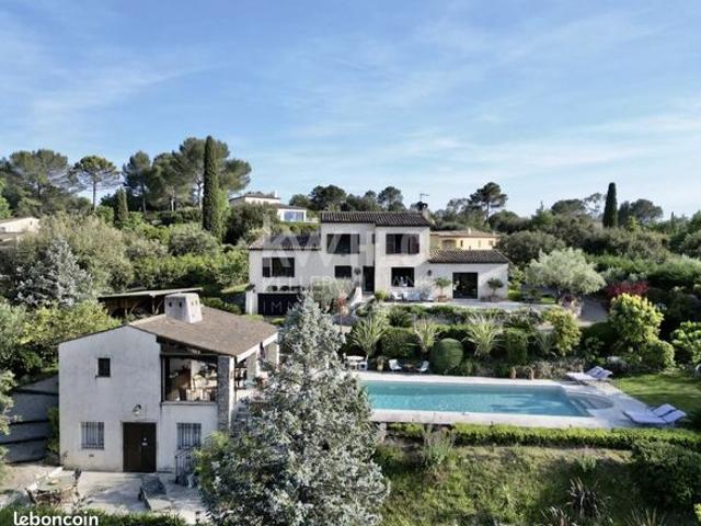 Villa 8 pièces 220 m²