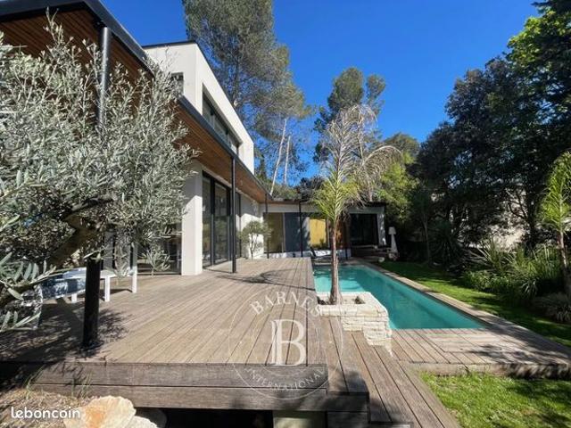 Villa 8 pièces 220 m²