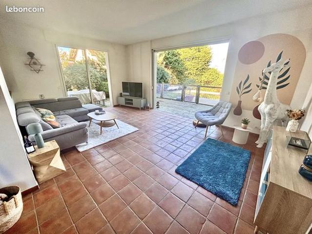 Villa 8 pièces 223 m²