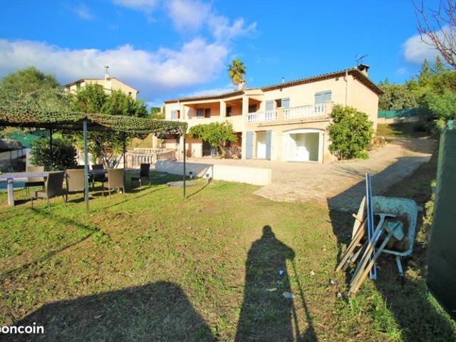 Villa 8 pièces 223 m²