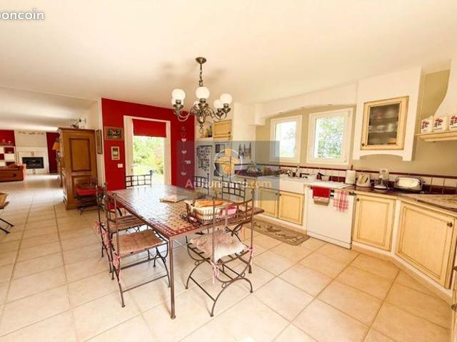 Villa 8 pièces 224 m²