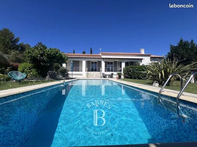 Villa 8 pièces 225 m²
