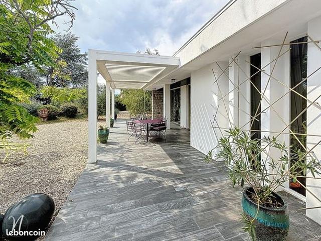 Villa 8 pièces 225 m²