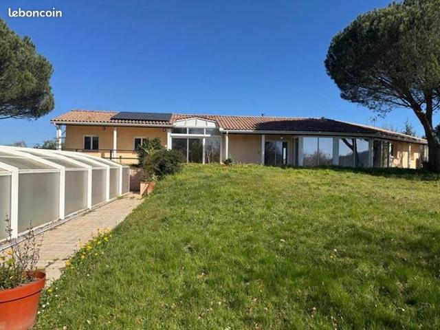 Villa 8 pièces 225 m²