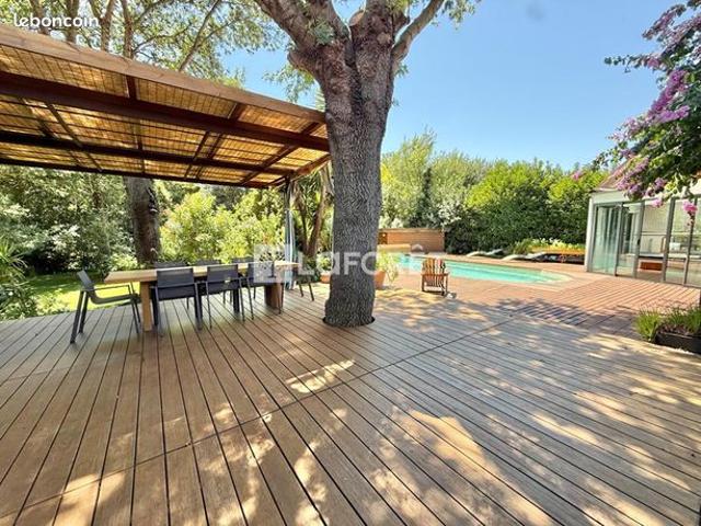 Villa 8 pièces 226 m²