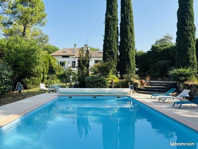 Villa 8 pièces 228 m²