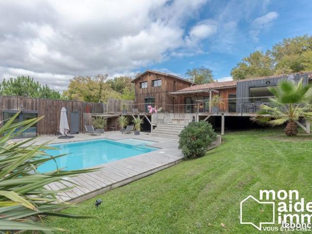 Villa 8 pièces 228 m²