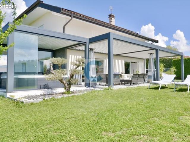 Villa 8 pièces 228 m²