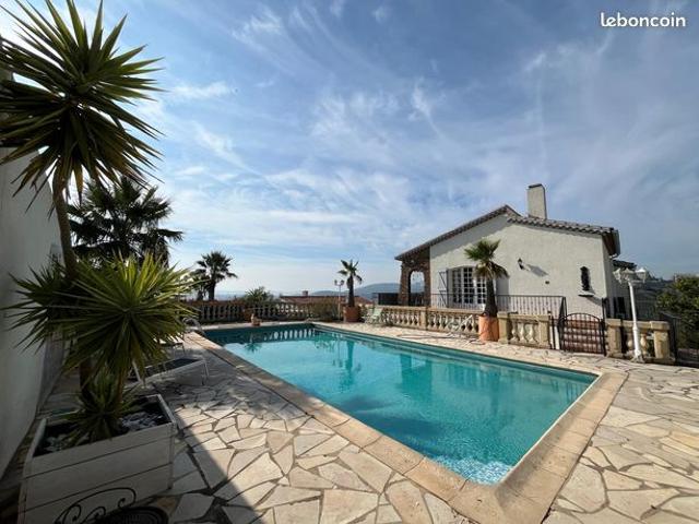 Villa 8 pièces 228 m²