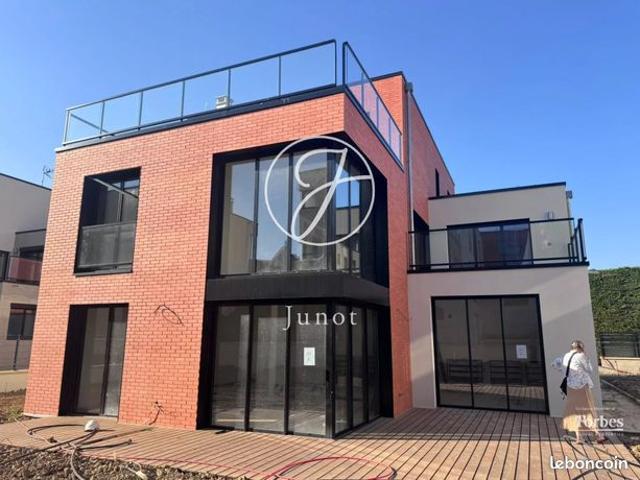 Villa 8 pièces 229 m²