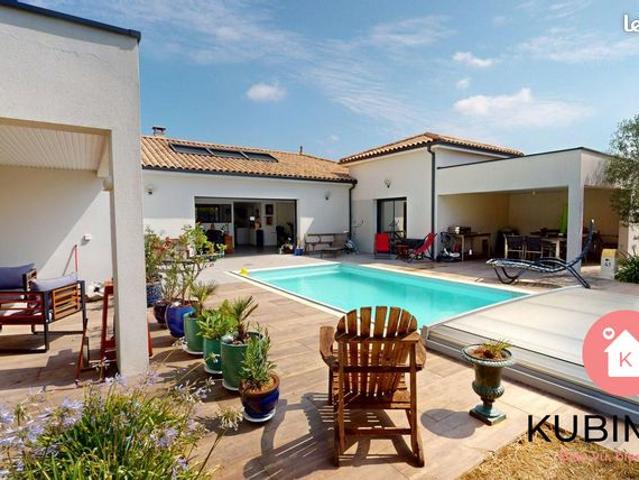 Villa 8 pièces 230 m²