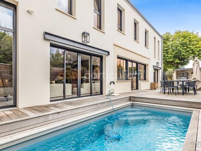 Villa 8 pièces 230 m²
