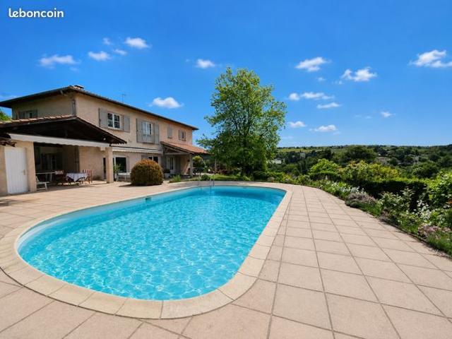 Villa 8 pièces 230 m²