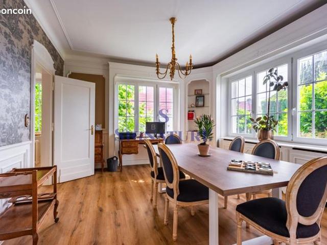 Villa 8 pièces 230 m²