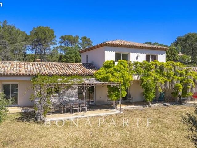 Villa 8 pièces 230 m²