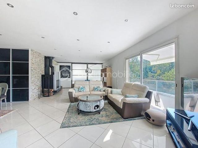 Villa 8 pièces 230 m²