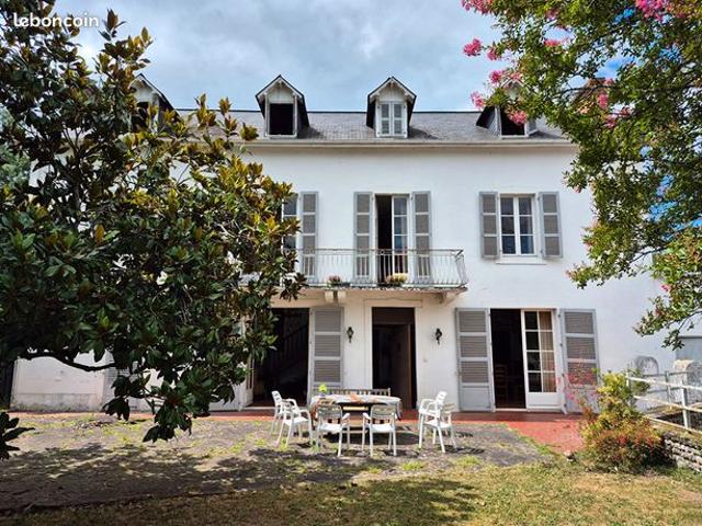 Villa 8 pièces 230 m²